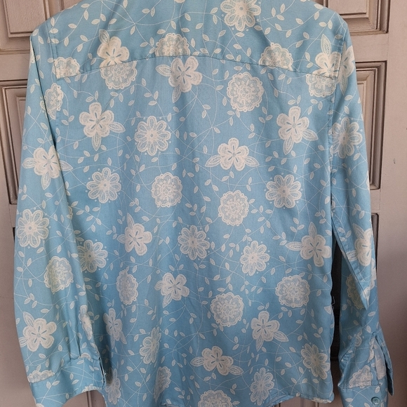 Coldwater Creek Baby Blue Blouse/Wht Floral Collar/Cuffs Cotton Button Front - Picture 8 of 8